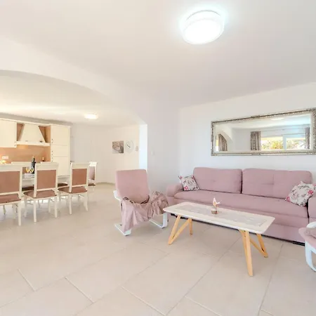 By Interhome Apartman *