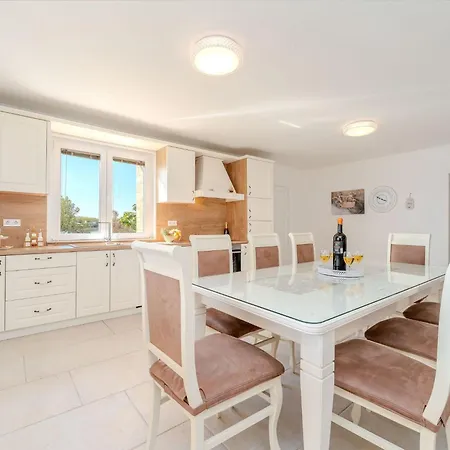 By Interhome Привлака